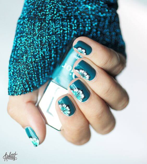 Unha decorada com flores