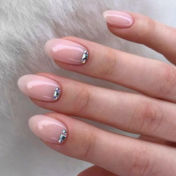 Unha decorada com pedra