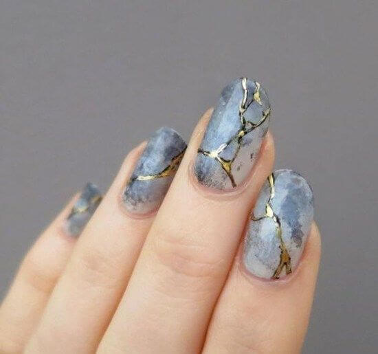 Unha decorada com pedra