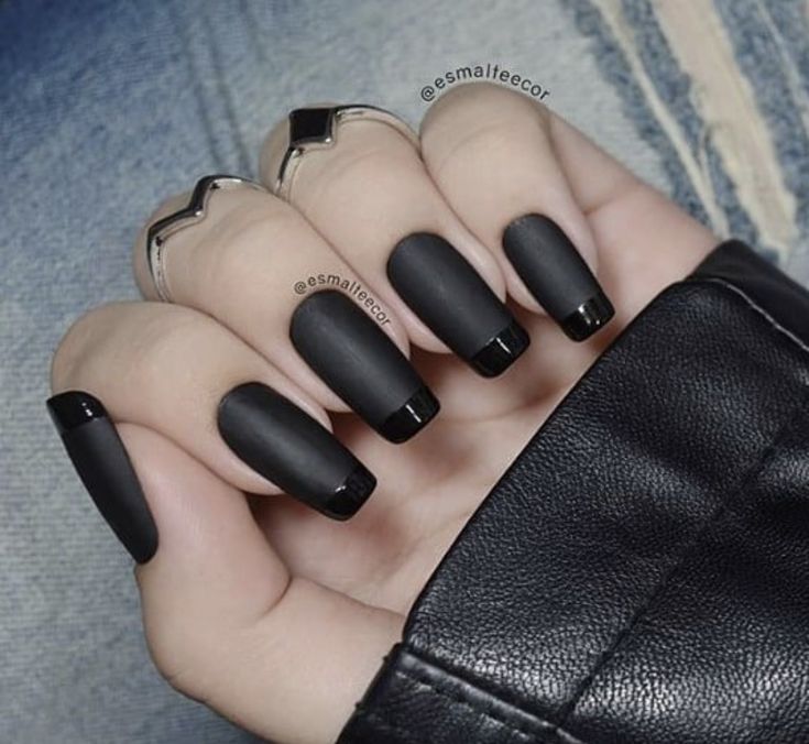 Unhas pretas inverno fosca e francesinha cremosa