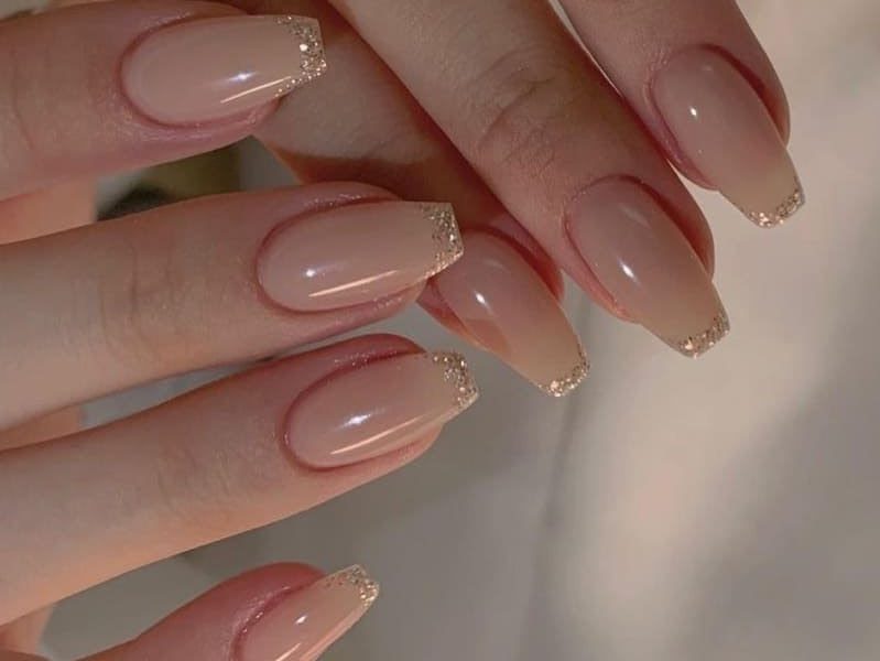 Unhas bailarina delicada com glitter