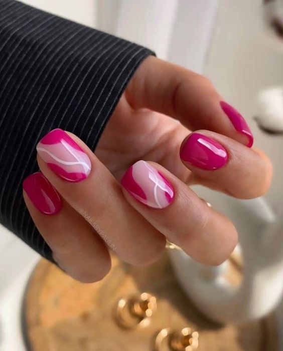 unhas acabamento em jelly e desenhos abstratos : tendências de unhas decoradas em 2024