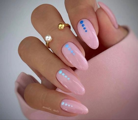 rosa bebe minimalista também está entre as unhas para rejuvenescer