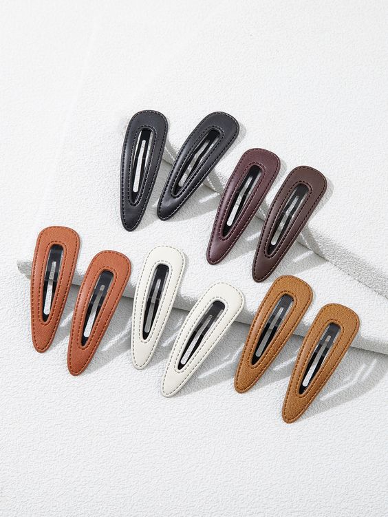 Com couro envernizado