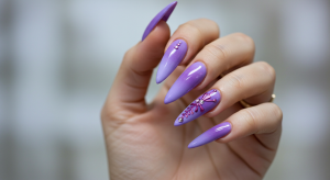unhas de gel lavanda