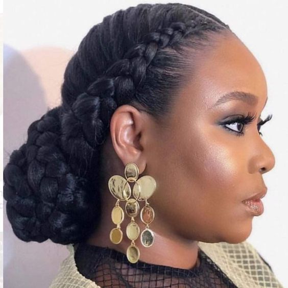 Coque baixo com tranças (Pinterest)