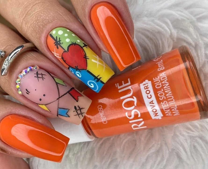 Esmalte de festa junina laranja com remendos