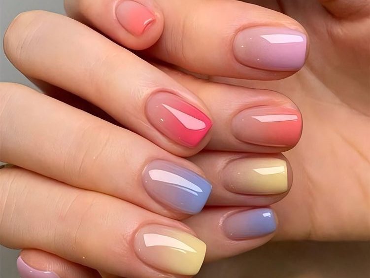 Unhas de Festa Junina degradê colorido