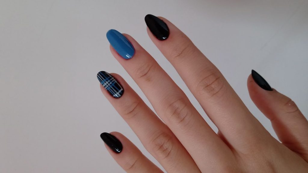 Unhas festa Junina xadrez azul