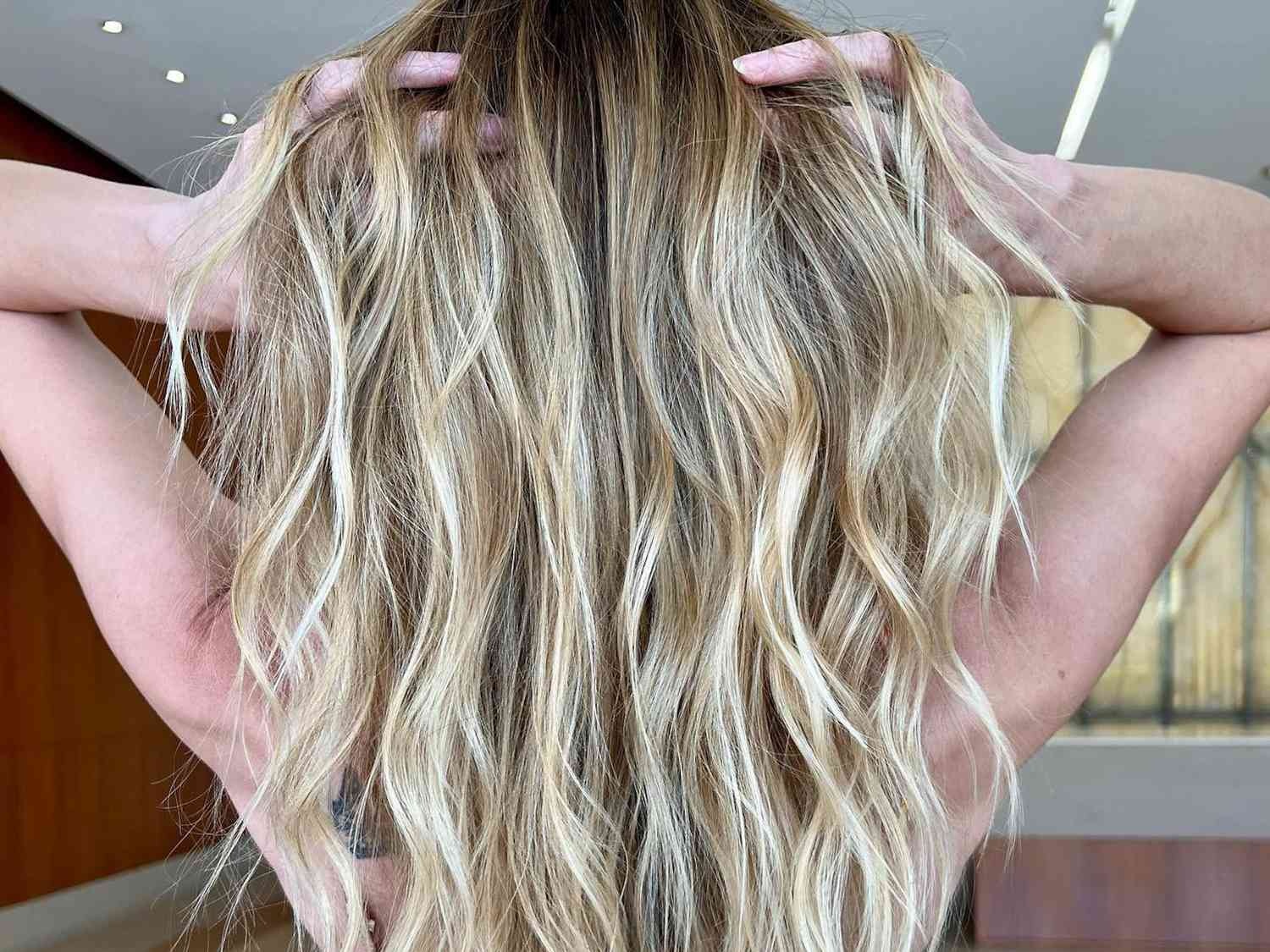 técnica teasylights em cabelo loiro