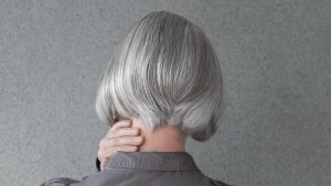 Dicas que vão mudar a forma como você cuida dos cabelos grisalhos