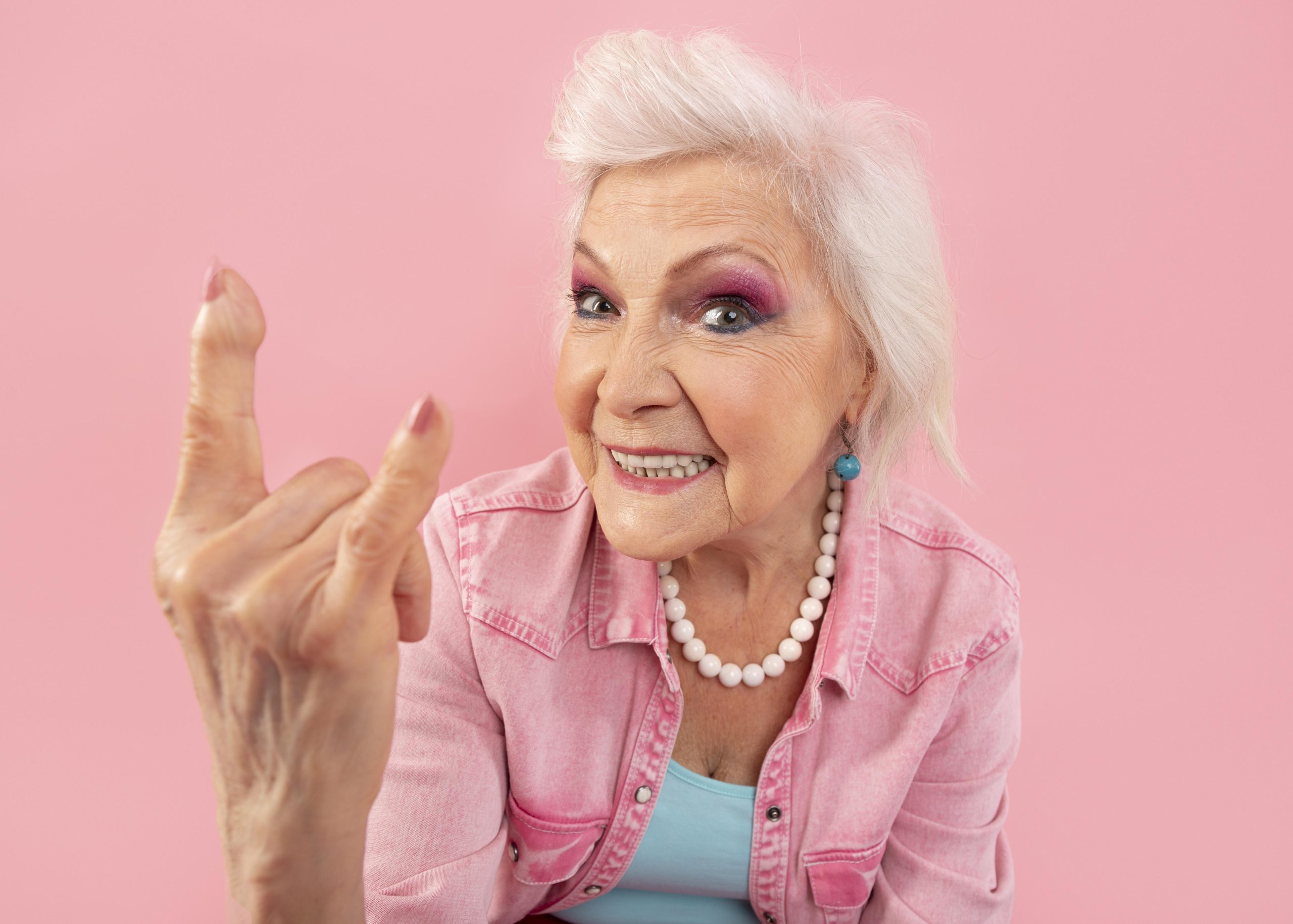 sombra colorida mulher 50 anos