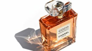 5 perfumes nacionais poderosos que impressionam e são parecidos com o Chanel Coco Mademoiselle