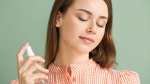 Segundo psicólogos, o uso diário de perfumes afeta as mulheres - mas para melhor