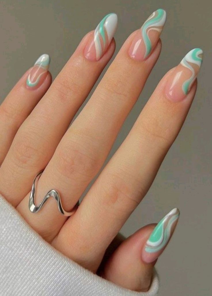 Unha em gel criativa e delicada