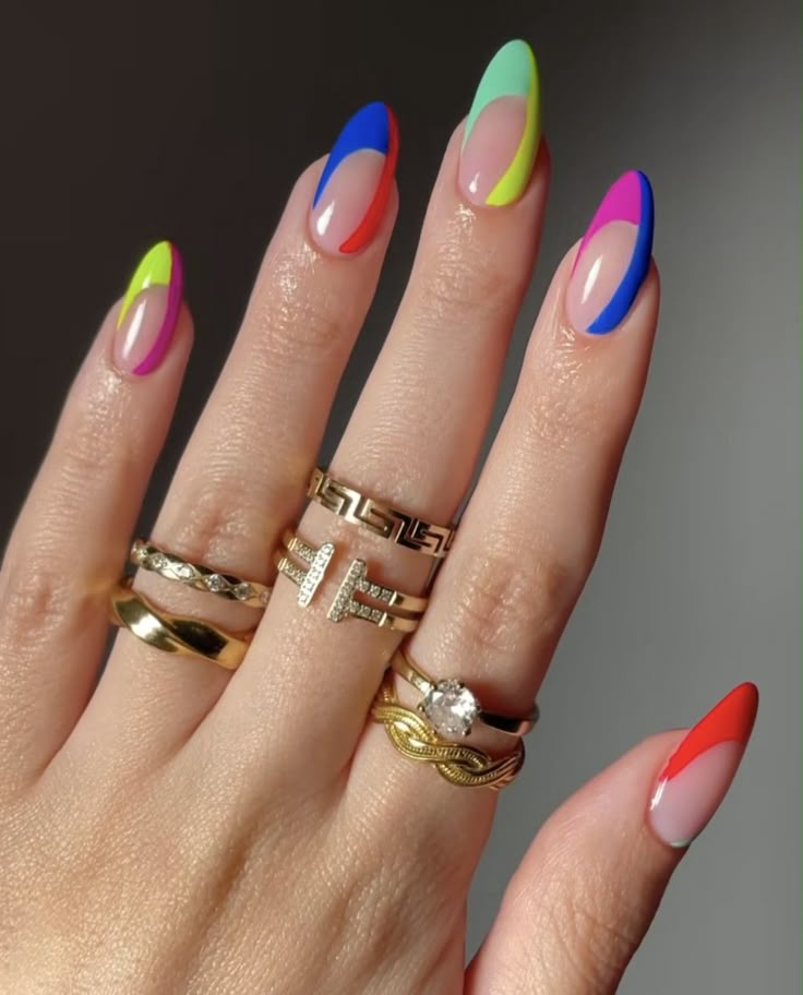 Unhas de Gel Francesinhas Criativas e Coloridas para o Carnaval 2025