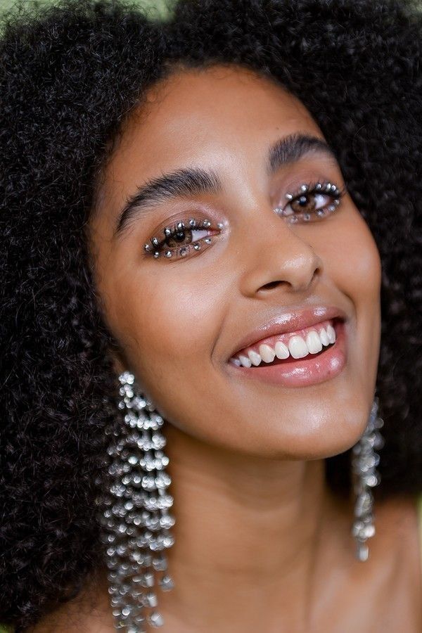 delineado com strass maquiagem simples de carnaval