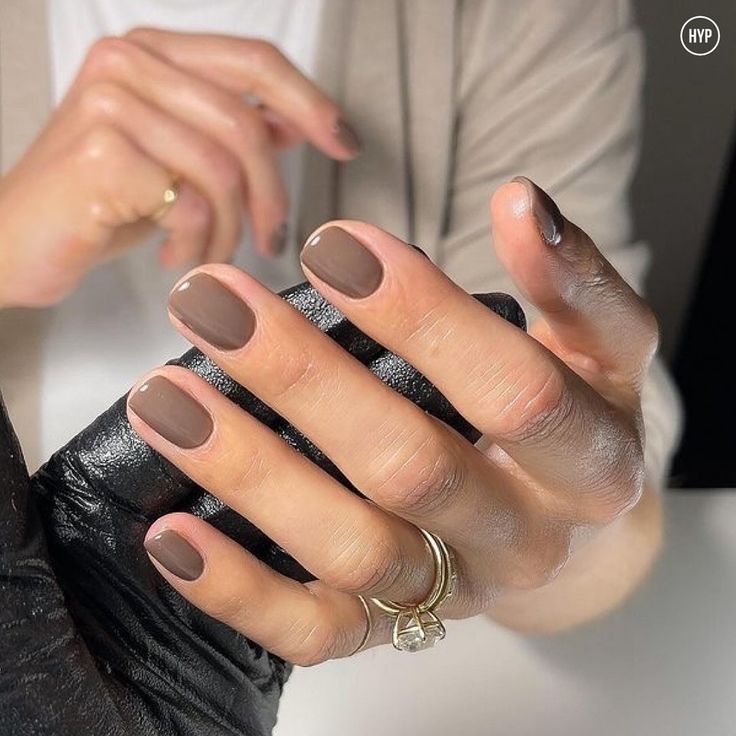 esmaltes sofisticados mocha mousse