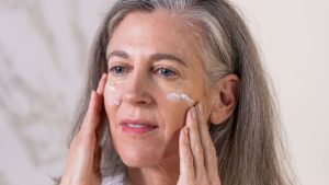 cremes para pele madura que prometem rejuvenescer e impressionar em 2025