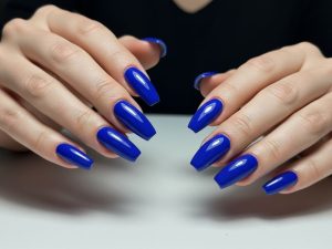 Azul profundo é uma das Cores Imperdíveis para Unha Bailarina