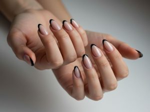 Unha Francesinha Preta é a Nova Febre da Manicure