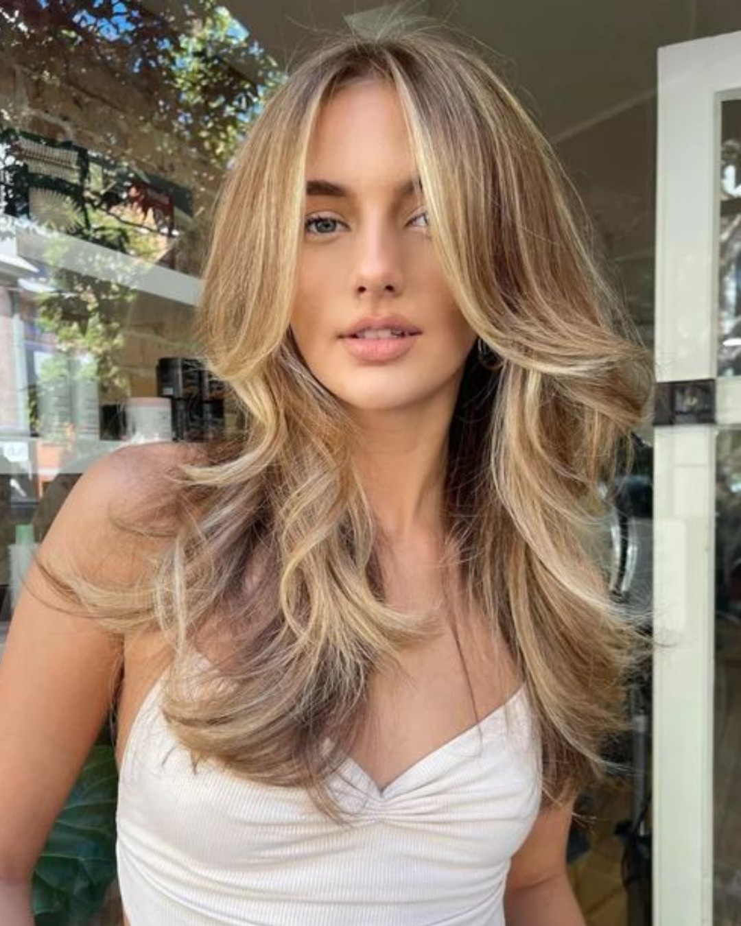 butterfly cut com franjas loiras