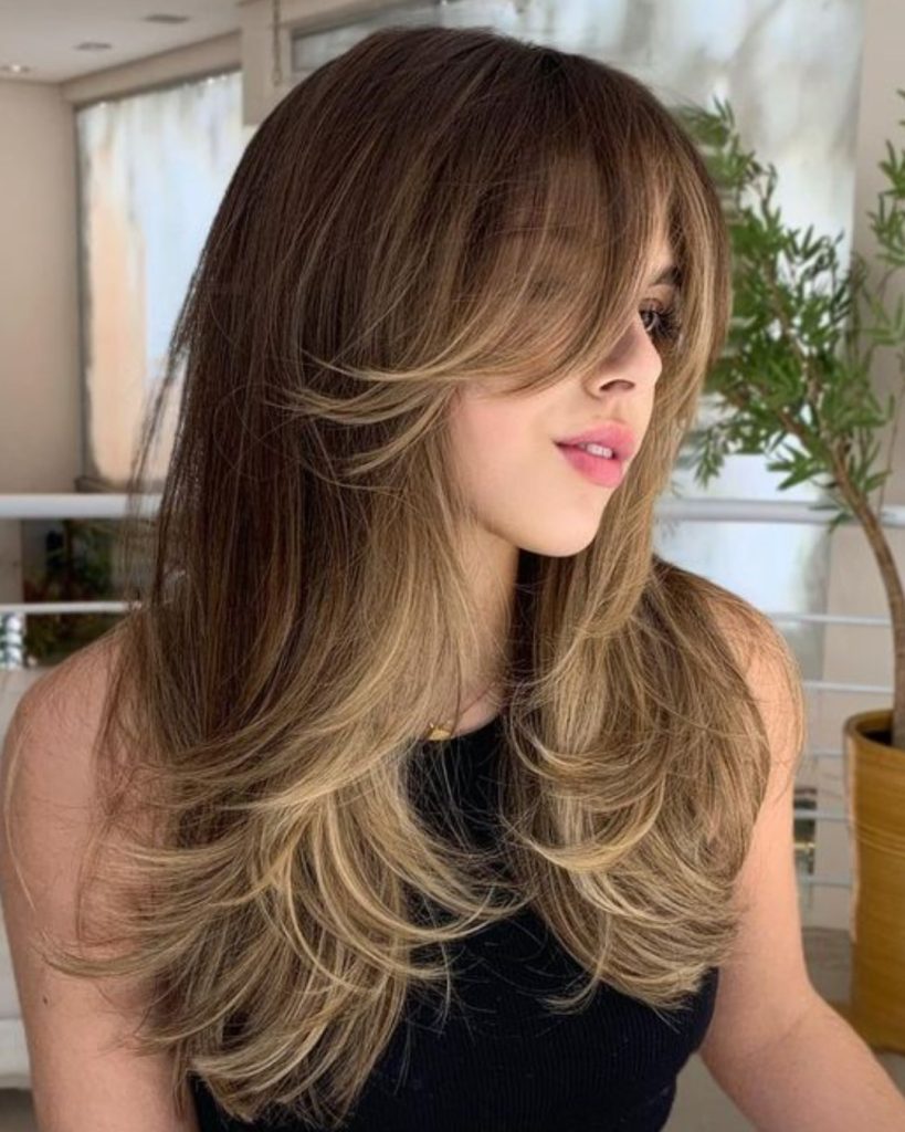 corte de cabelo com camadas longas