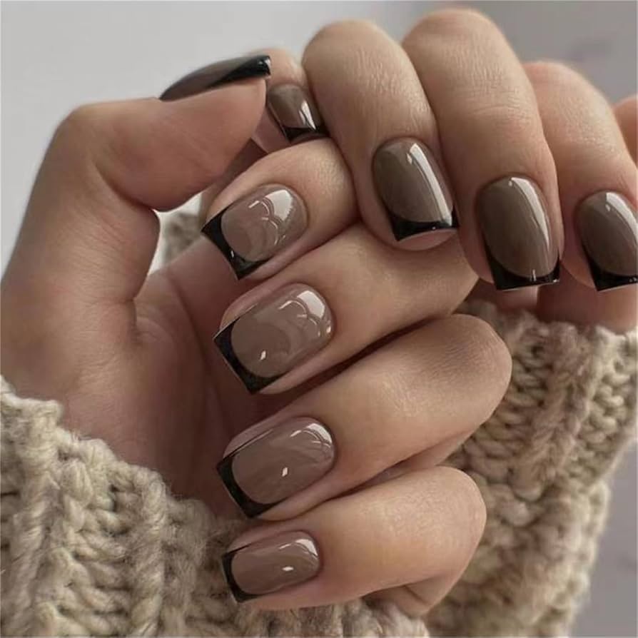 unhas marrons com francesinha preta