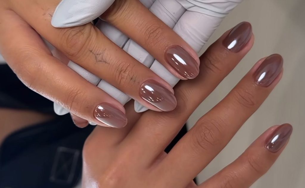 Esmalte nacarado marrom