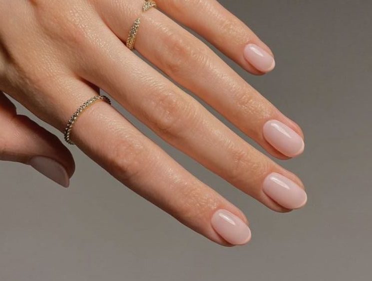 Micro French - unhas design simples